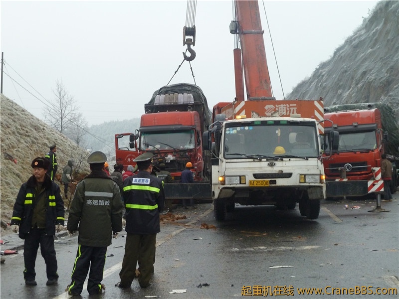 11年凝冻救援 现场_副本.jpg