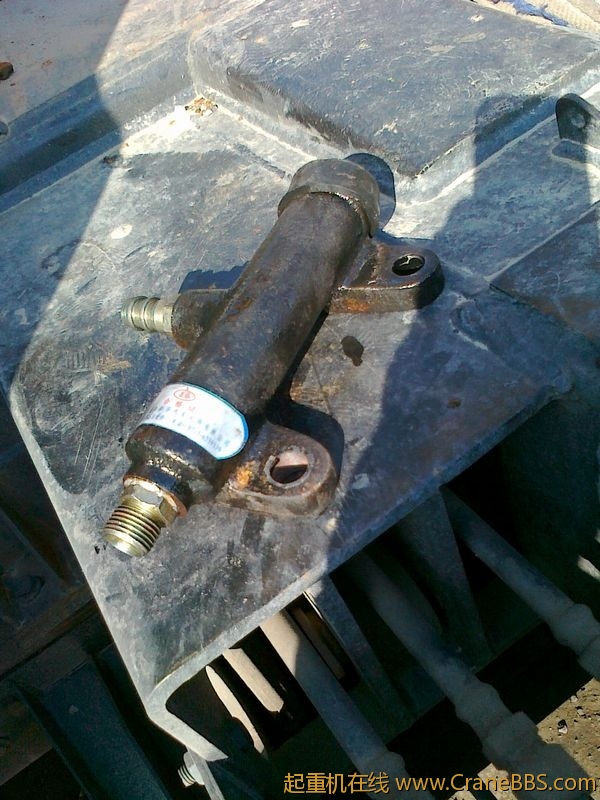 打徐工电话 说归东风管  打东风电话说自己修 修了多少钱 给我打款过来 总榜55快钱 刹车油30 修理费20 到现在 ...