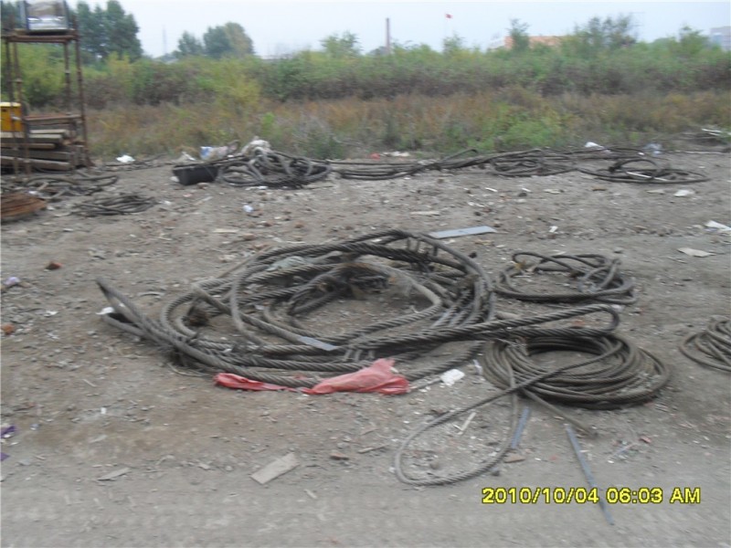 和脚手架管子差不多粗的钢丝绳！