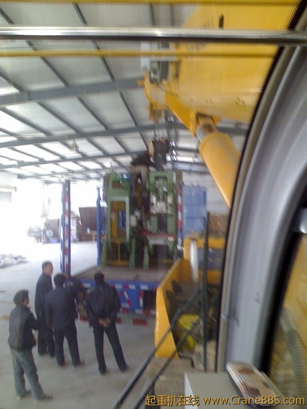 栓的不是钢丝绳、因为用钢丝绳高度不够、用的是货车那种麻绳、捆了20多道