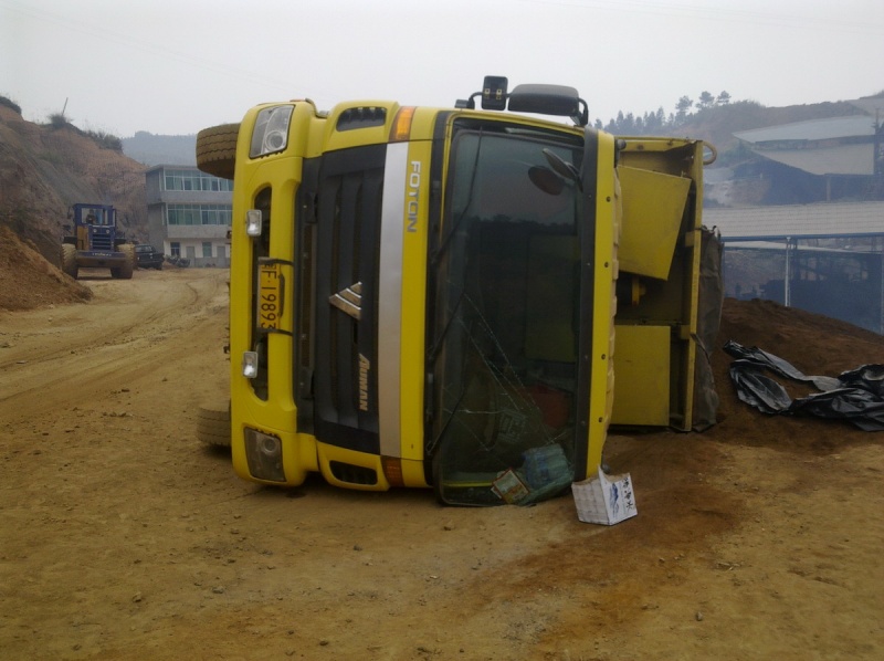 上面的那部车好弄