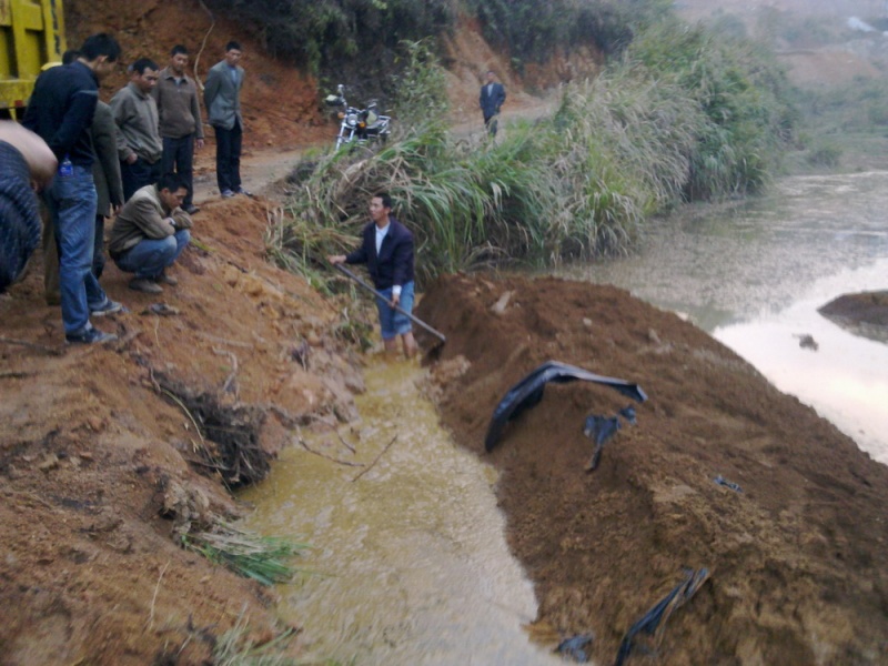 排水管被堵了，清理中，时间紧呀，水都满了好多了