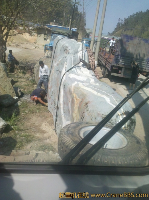 先在是把石头立起来！