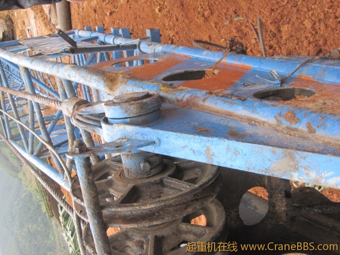 顶节臂砸凹变形