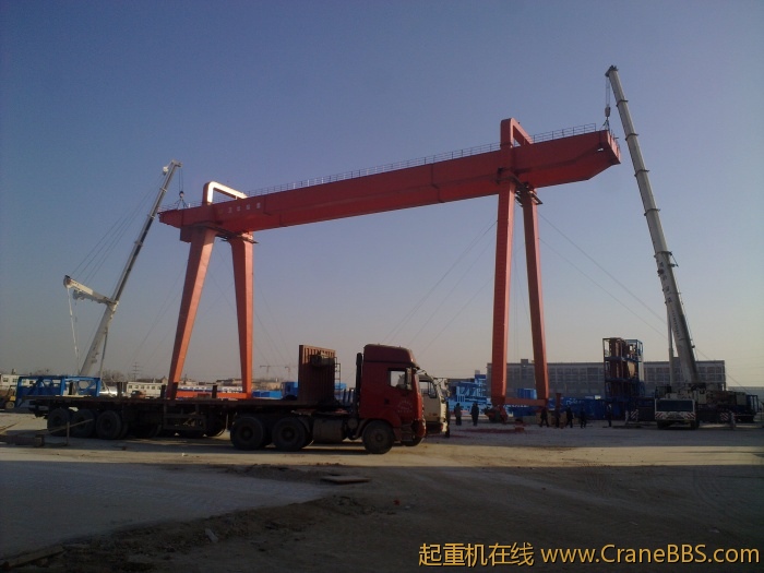 亚洲最大的龙门吊吊装