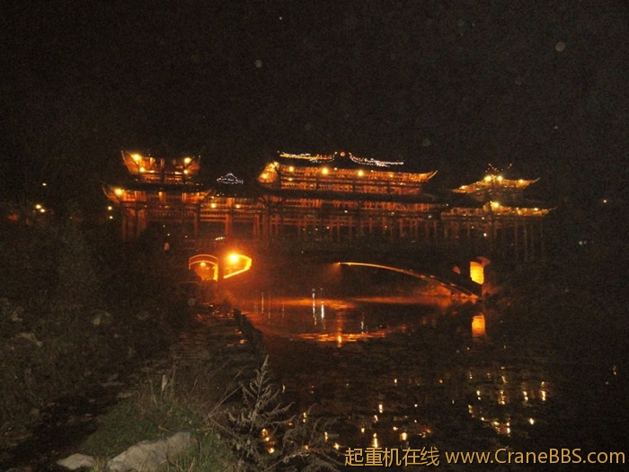 风雨桥夜景.jpg
