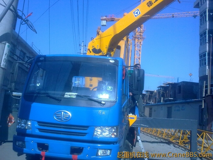 新买的10吨随车吊.jpg