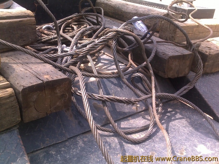 发动机两侧的孔被我补起来了