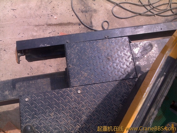 车体后面支腿走板的空间都被补起来了