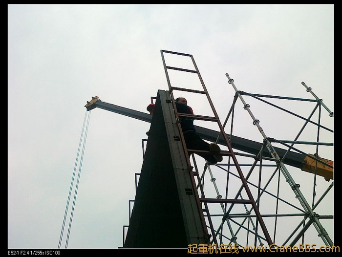 没位置停啊 没视野