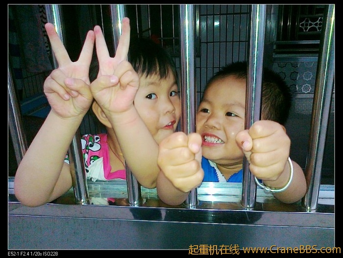 我的2个宝贝活宝哈哈 