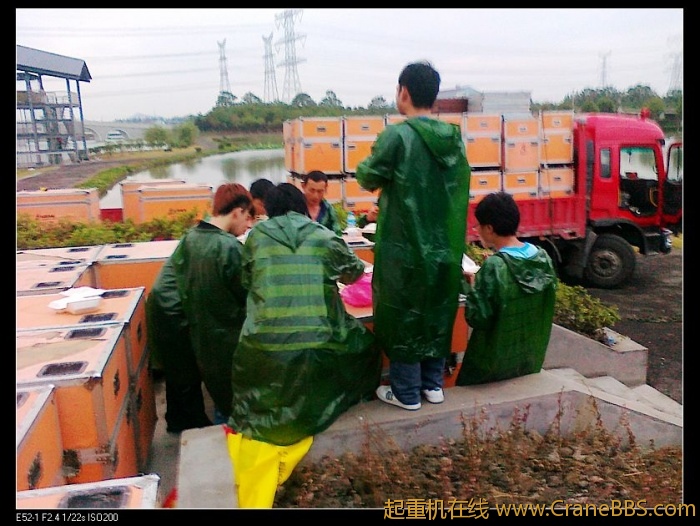 吃盒饭啊 吃慢点 没菜