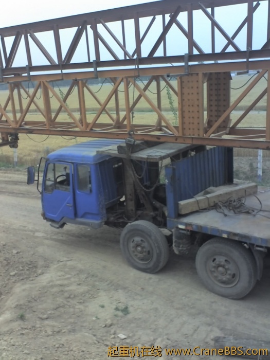 仿照吊车驾驶室改装的