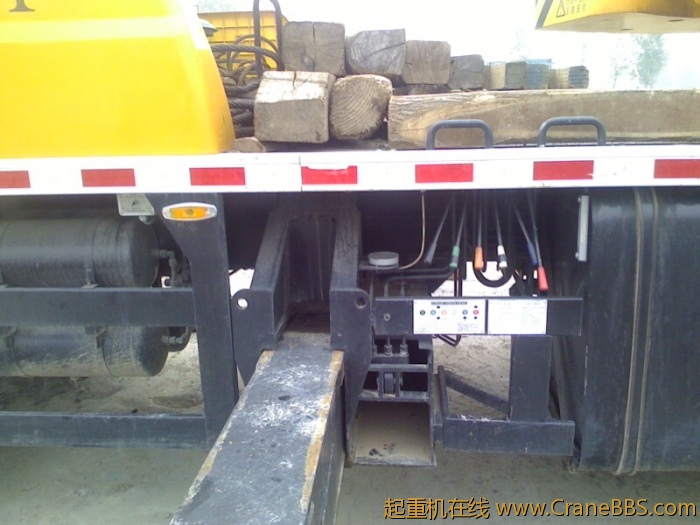 这个支腿油门又距离操作杆太远了