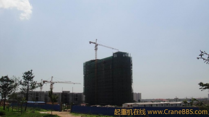 建设中的县医院