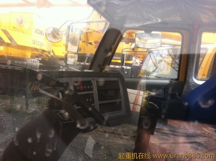 第二种内部好像变成仿金属拉丝面板的了，像小轿车看齐。。