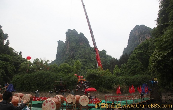 蓝蓝的天，红红的大臂