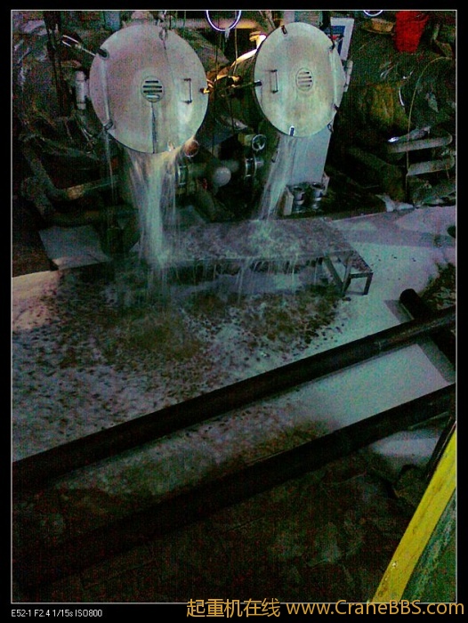 印染厂 水哗哗的流  