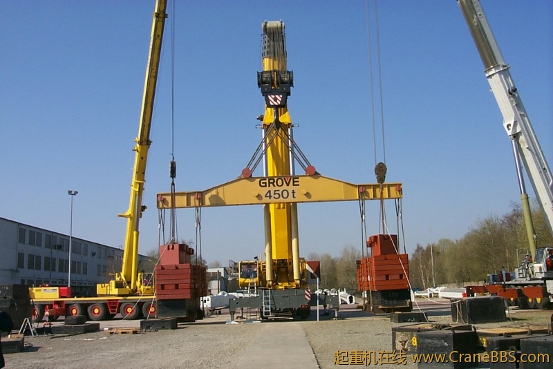GMK7450 with 450 tonnes.jpg