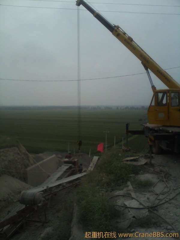 上午在渣石场更换破碎机板牙！用时5小时收费500