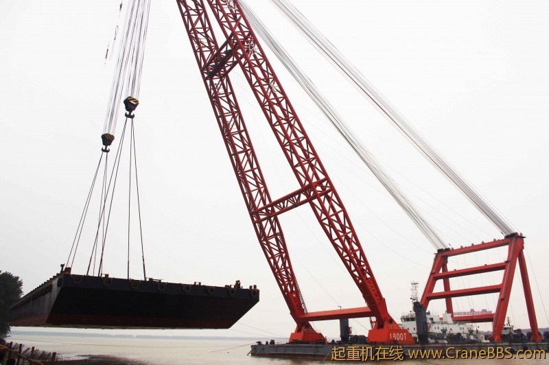 1400T驳船吊装