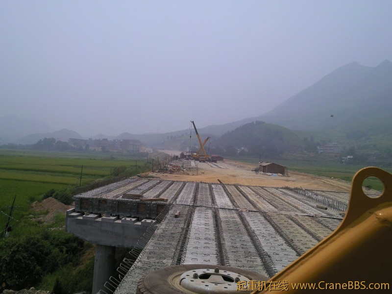 远处两台小装车，望眼欲穿啊