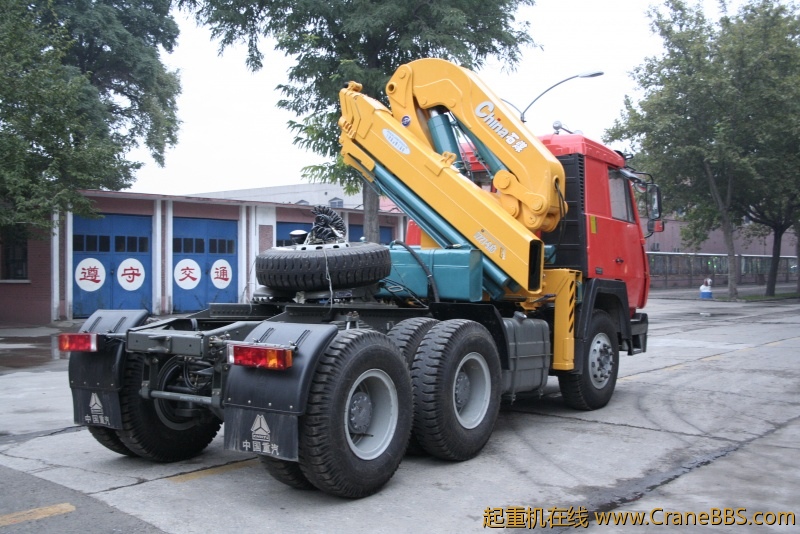 重汽的牵引车装12吨