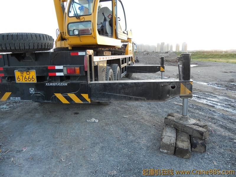 腿子是不是有点弯？