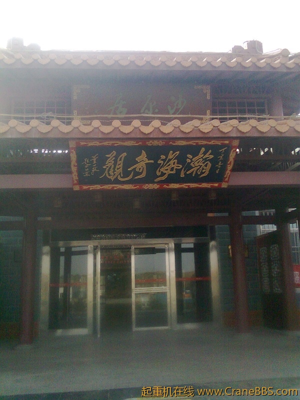 看看周围的茫茫沙漠，瀚海奇观名副其实