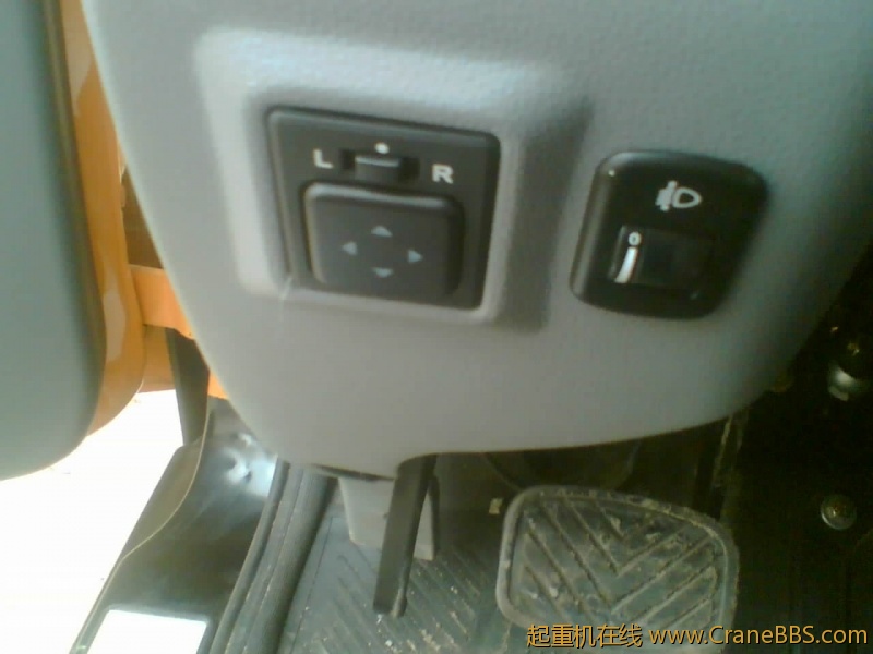 　电动大灯和电动倒车镜