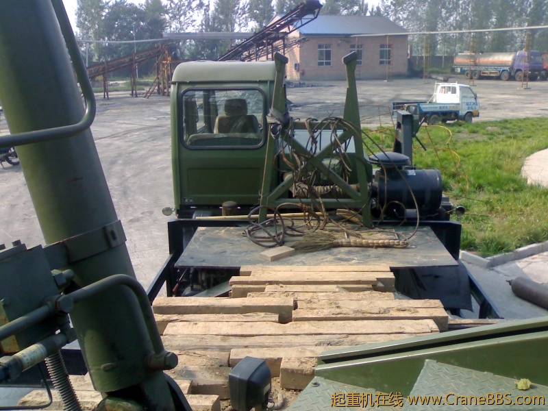 前几天吊树，全车都是泥！