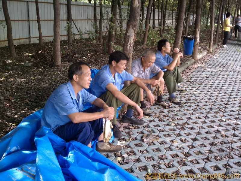 起重工，第三个老头65岁了