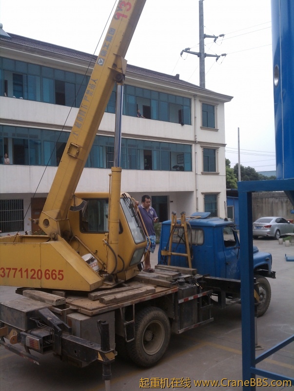 和毛毛合作。抬吊