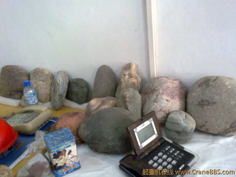 工作之于，拾了一些黄河奇石