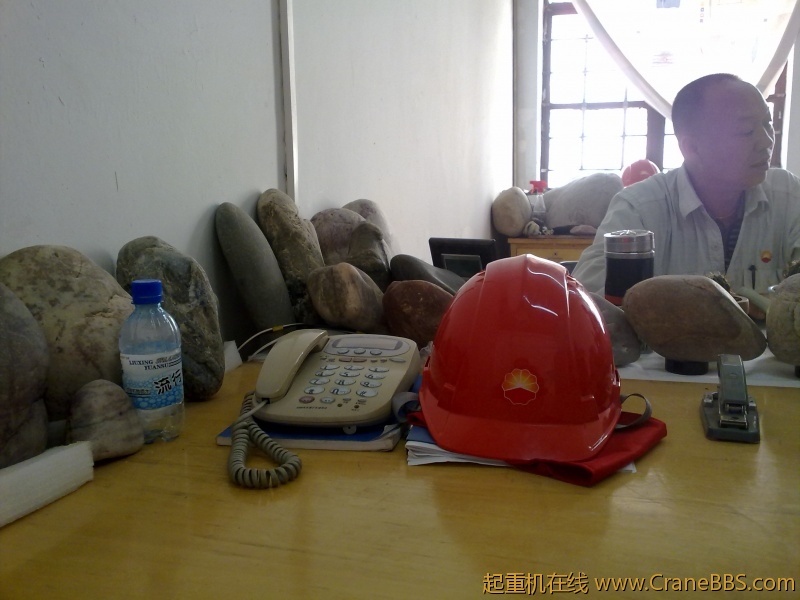 工作之于，拾了一些黄河奇石