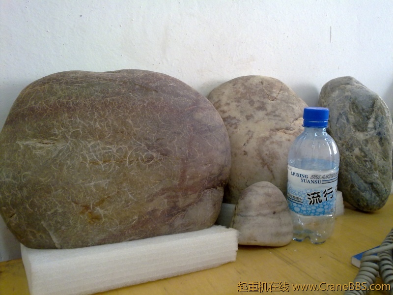 工作之于，拾了一些黄河奇石