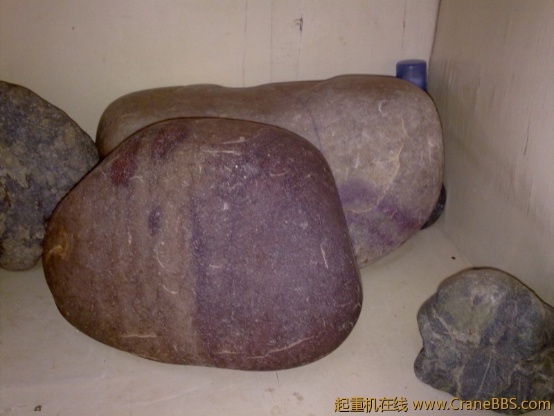 工作之于，拾了一些黄河奇石