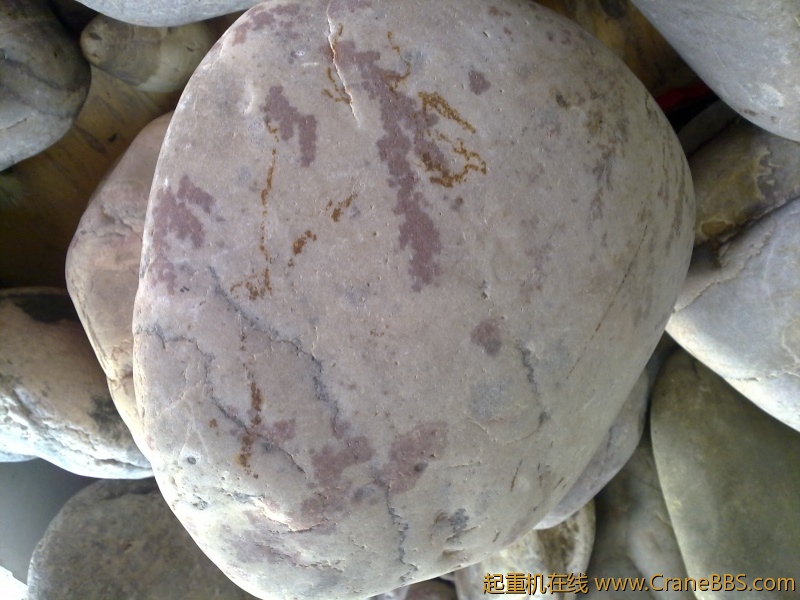 工作之于，拾了一些黄河奇石