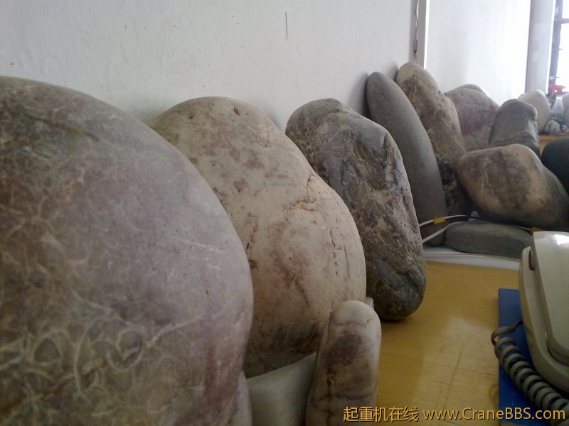 工作之于，拾了一些黄河奇石