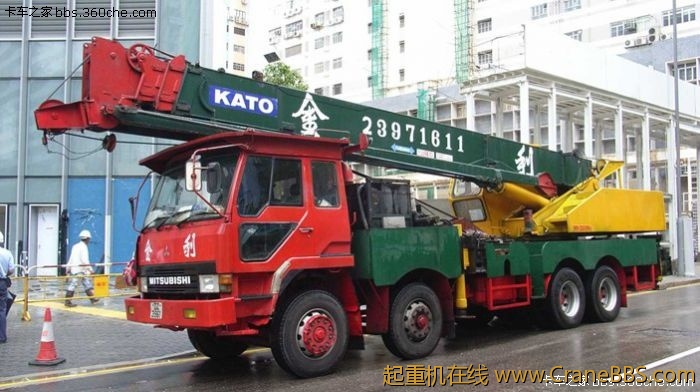 三菱底盘的加藤汽车吊.jpg
