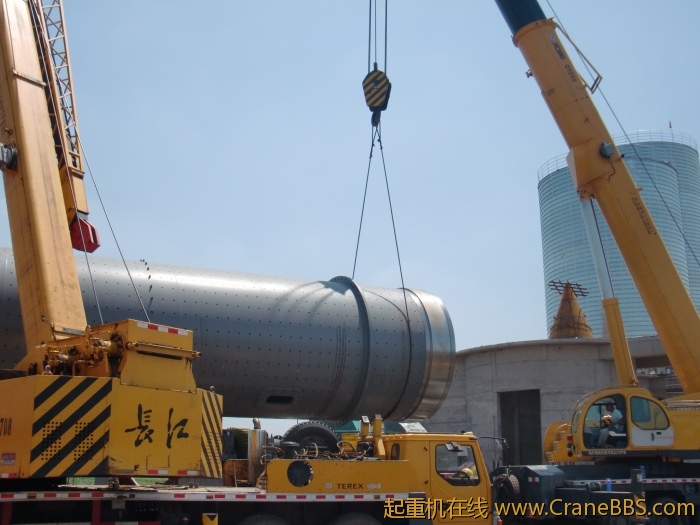 抬吊就位长江70，徐工160