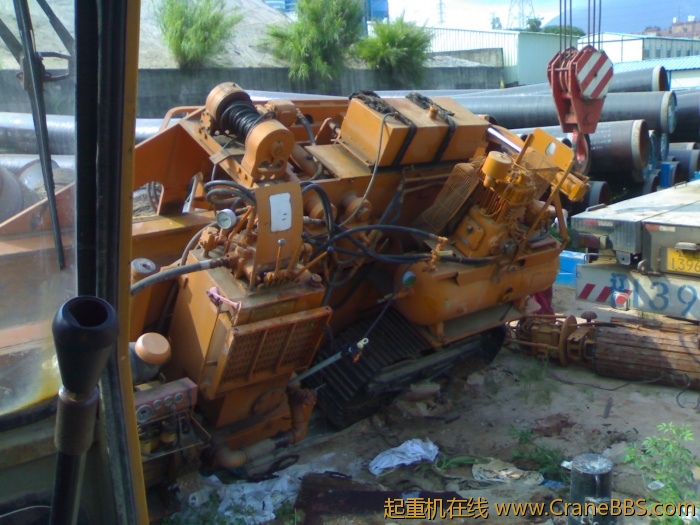 扶起，水箱漏了 ，液压油也漏了