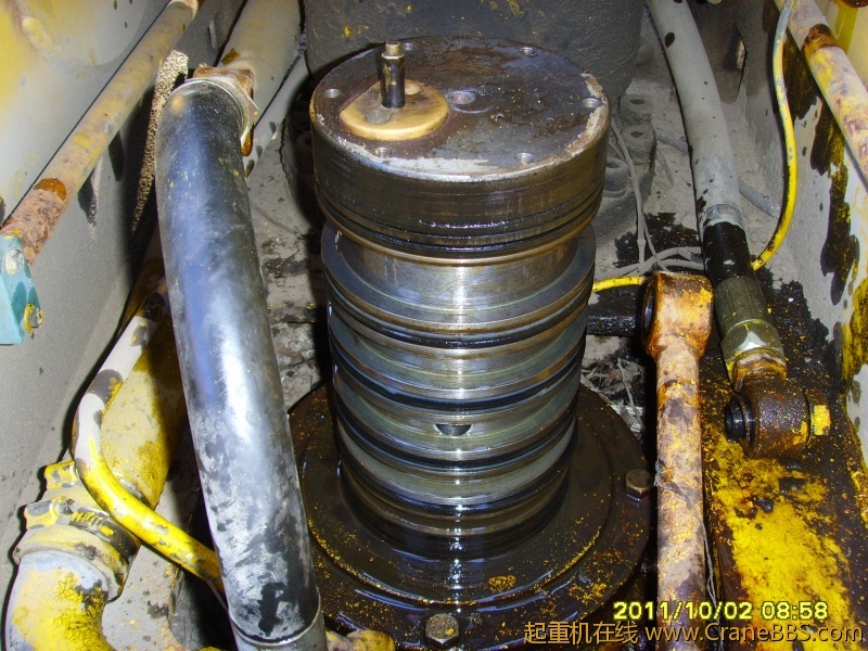 6取下回转缸筒后的样子