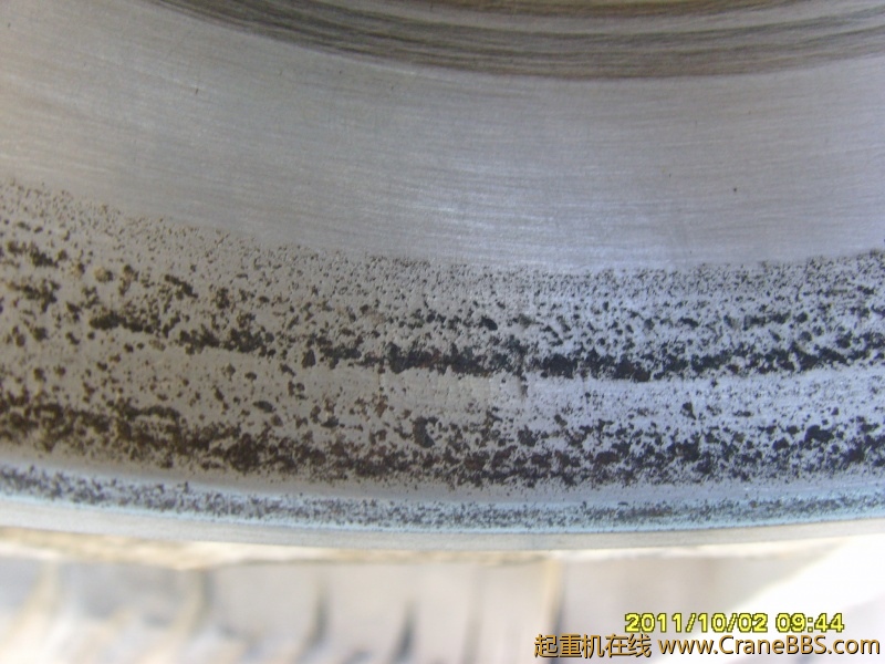 7缸筒下端锈蚀严重，经过打磨后的样子