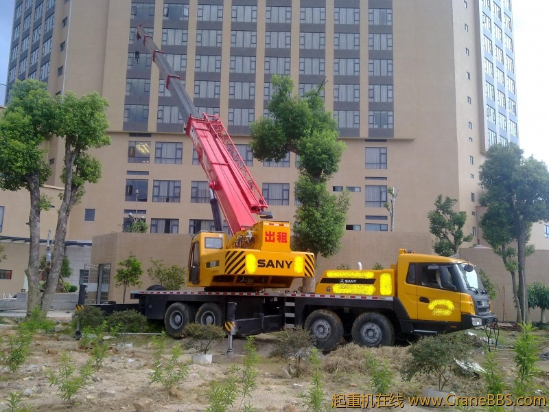 这树吊的有点怕2吨爬到了31.5米
