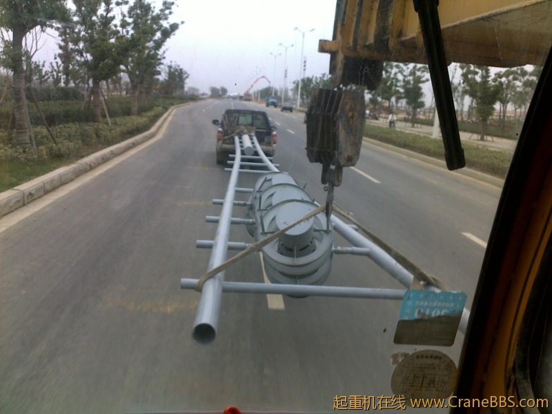 拉到两公里以外的地方立起来