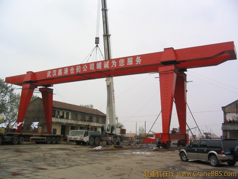 武汉码头吊装行车.JPG
