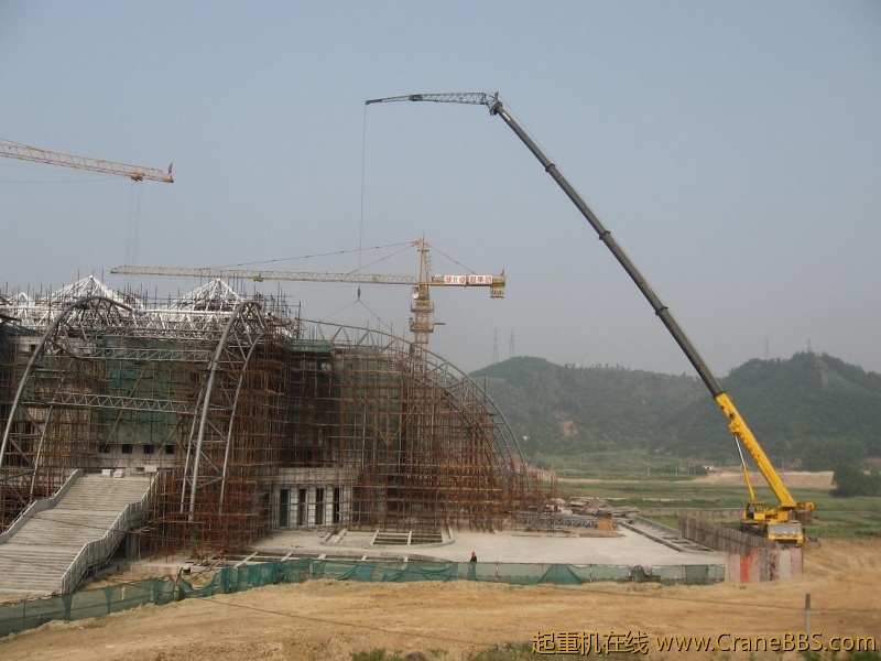 120t 武当山 体育馆钢结构安装.jpg