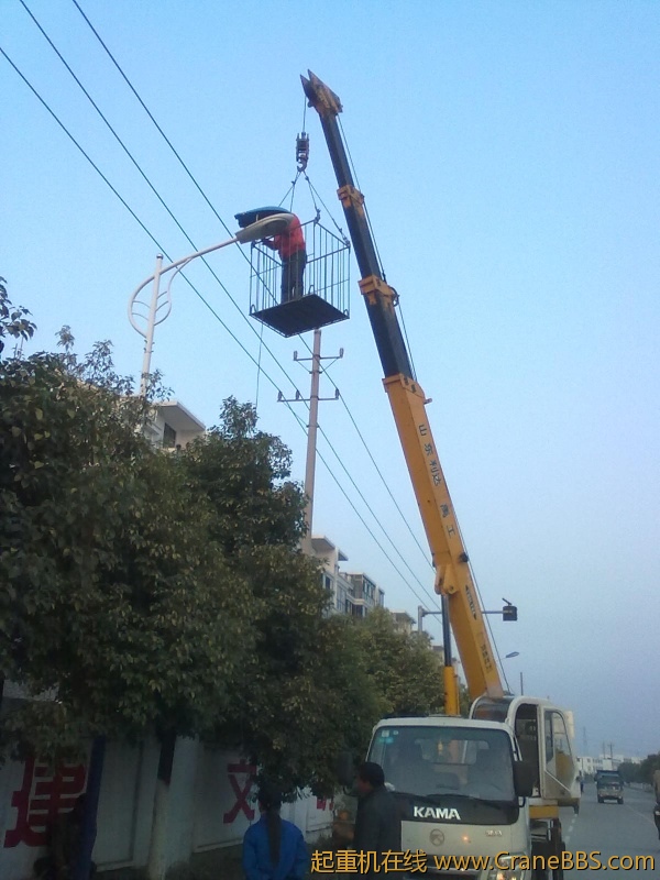 每天带载伸缩大臂有3百斤不知道碍不碍事