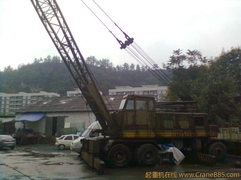 这是82年我开的第二台吊车40吨，北起产